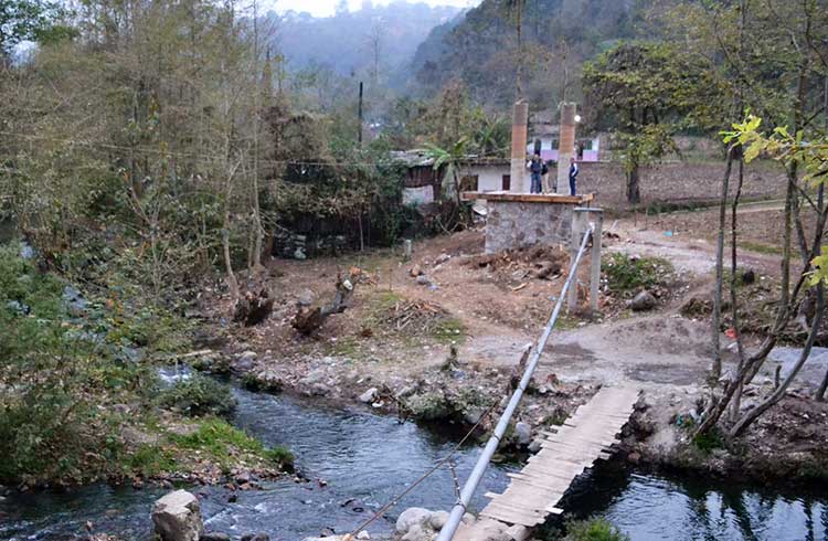 Después de 40 años, construirán puente en Zacapoaxtla 