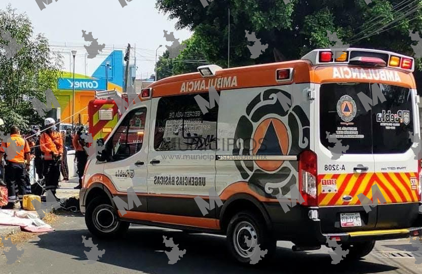 Joven ebrio se avienta de puente en Puebla capital