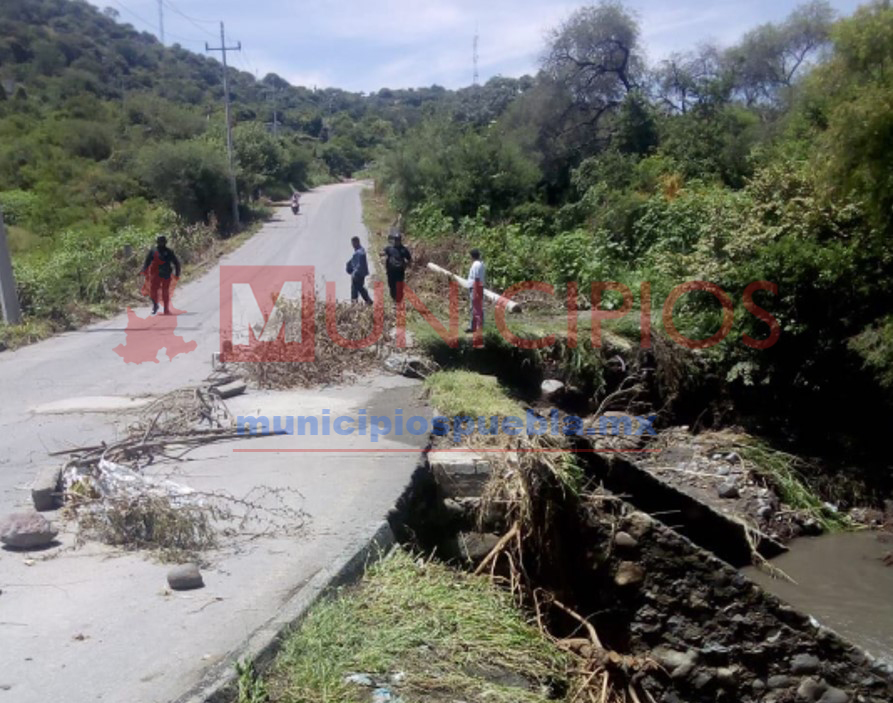 En Chietla colapsa puente de Tlancualpican por lluvias