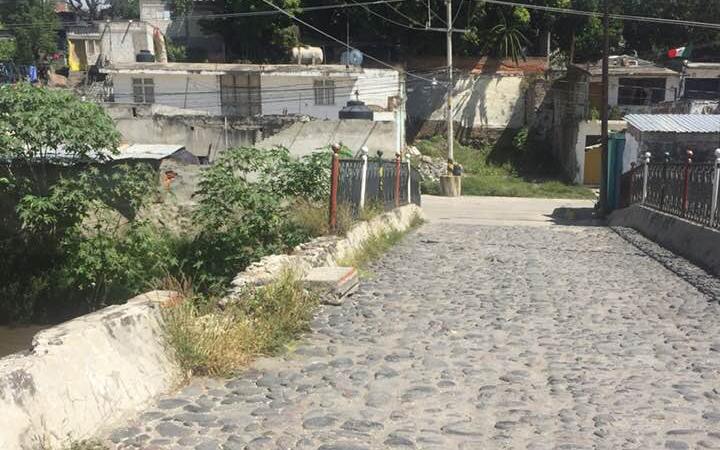 Reportan en malas condiciones puente histórico de Izúcar