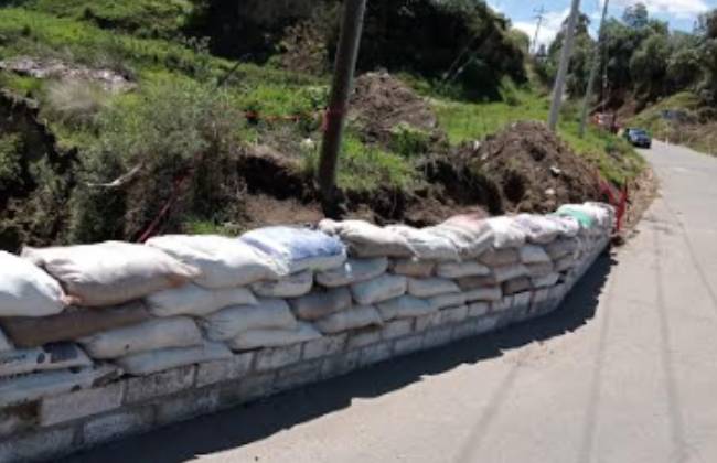 Vecinos del Verde y Tlahuapan, piden reparación de puente en mal estado