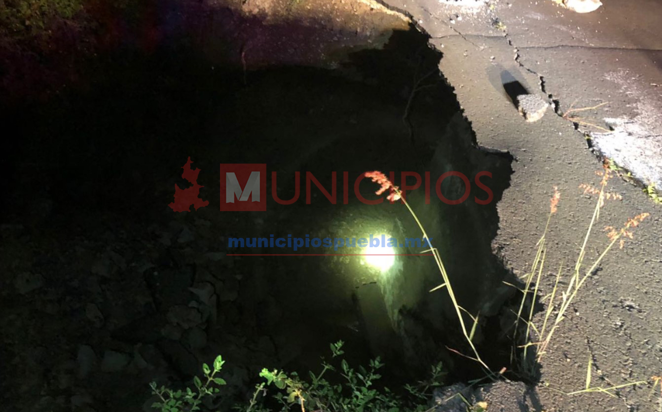 En Chietla colapsa puente de Tlancualpican por lluvias
