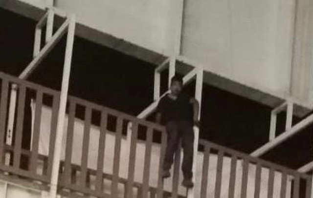 Impiden policías de Tehuacán que hombre se aventara de un puente peatonal