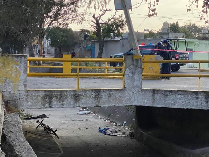 Hombre se mata al caer de puente en Zacatelco