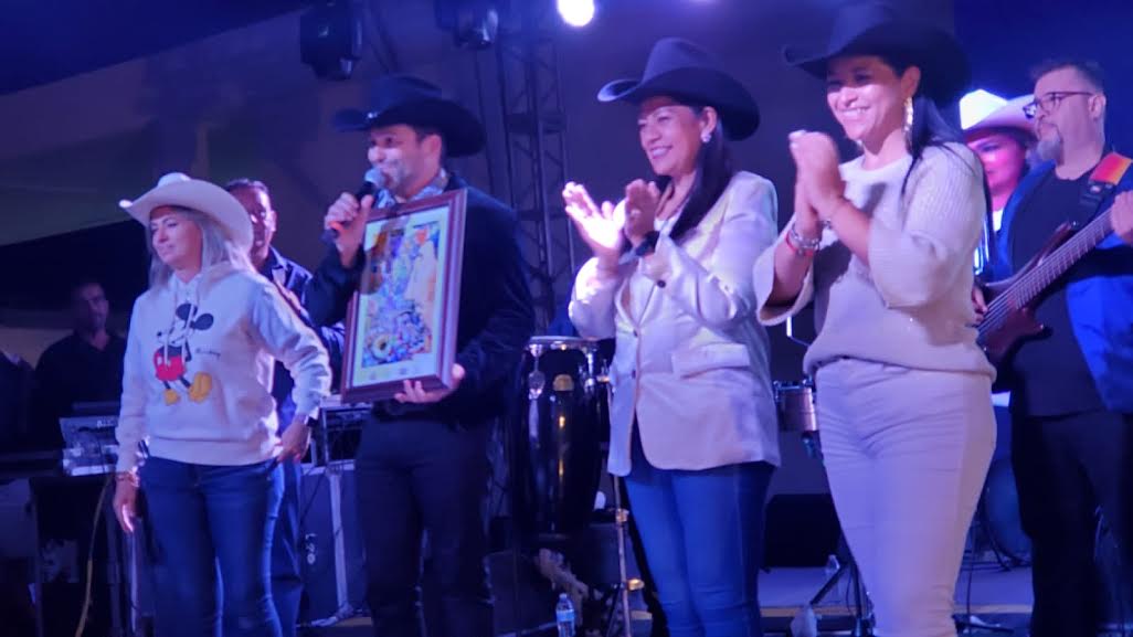 Bobby Pulido cautiva a miles de fans en la Feria de Atlixco
