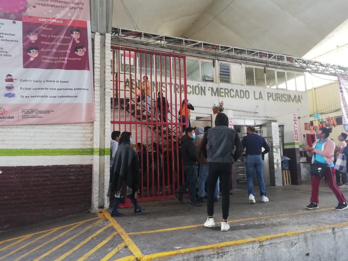 Toman comerciantes de Tehuacán mercado La Purísima por venta de espacios 