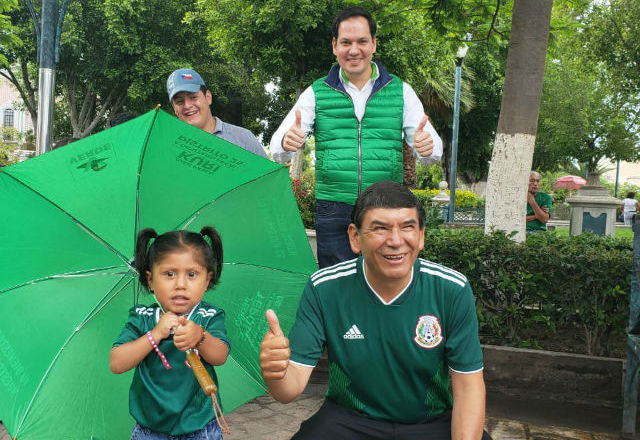 Reconocen en Tehuacán filantropía de Tepole y Kuri
