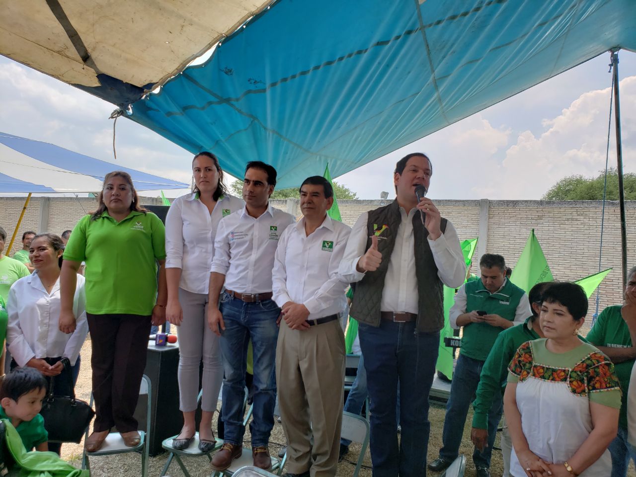Militantes de Morena declinan a favor de Pedro Tepole