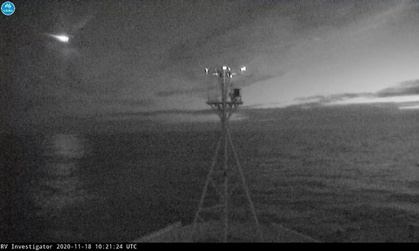 VIDEO Desde un barco captan la destrucción de un meteorito en alta mar