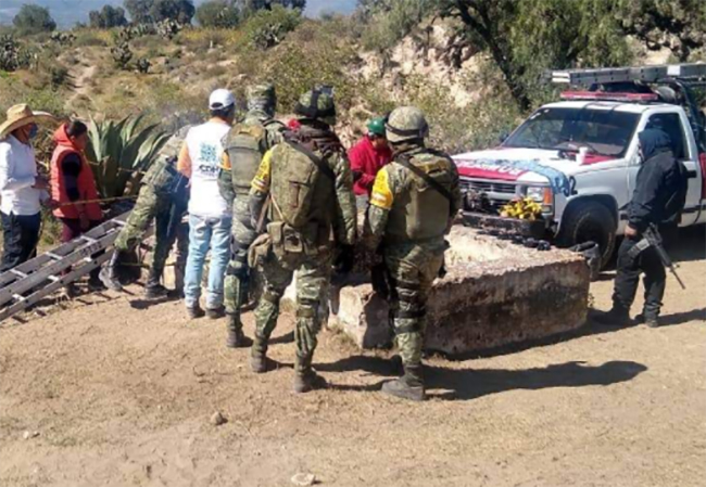 Hallan tres osamentas más en fosa clandestina en Quecholac