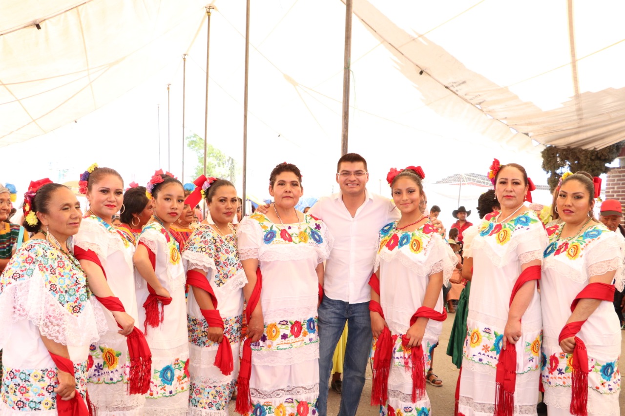 Realizan en Palmarito Tercer Festival Folklórico