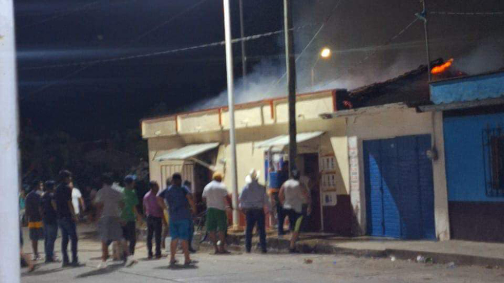 VIDEO Incendian casas en La Concordia, Chiapas