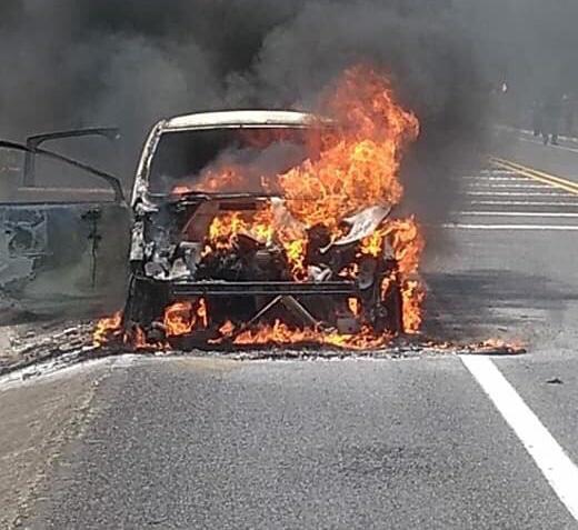 Se incendia automóvil en la Teziutlán-Virreyes