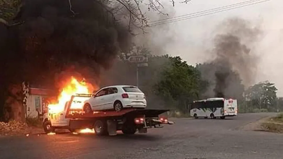 VIDEO Ya hay dos muertos por enfrentamientos en Tabasco
