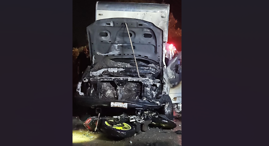 Este sábado se incendia camioneta en la carretera Atlixco- Metepec