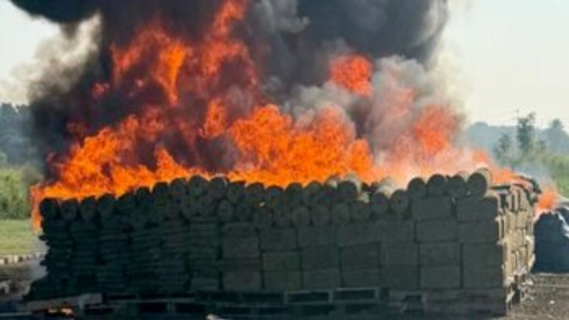 Elementos de la FGR incineraron más de 2 toneladas de narcóticos en Sinaloa