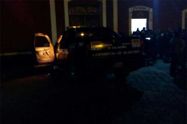 Intentan quemar patrulla tras captura de ladrones en Aljojuca
