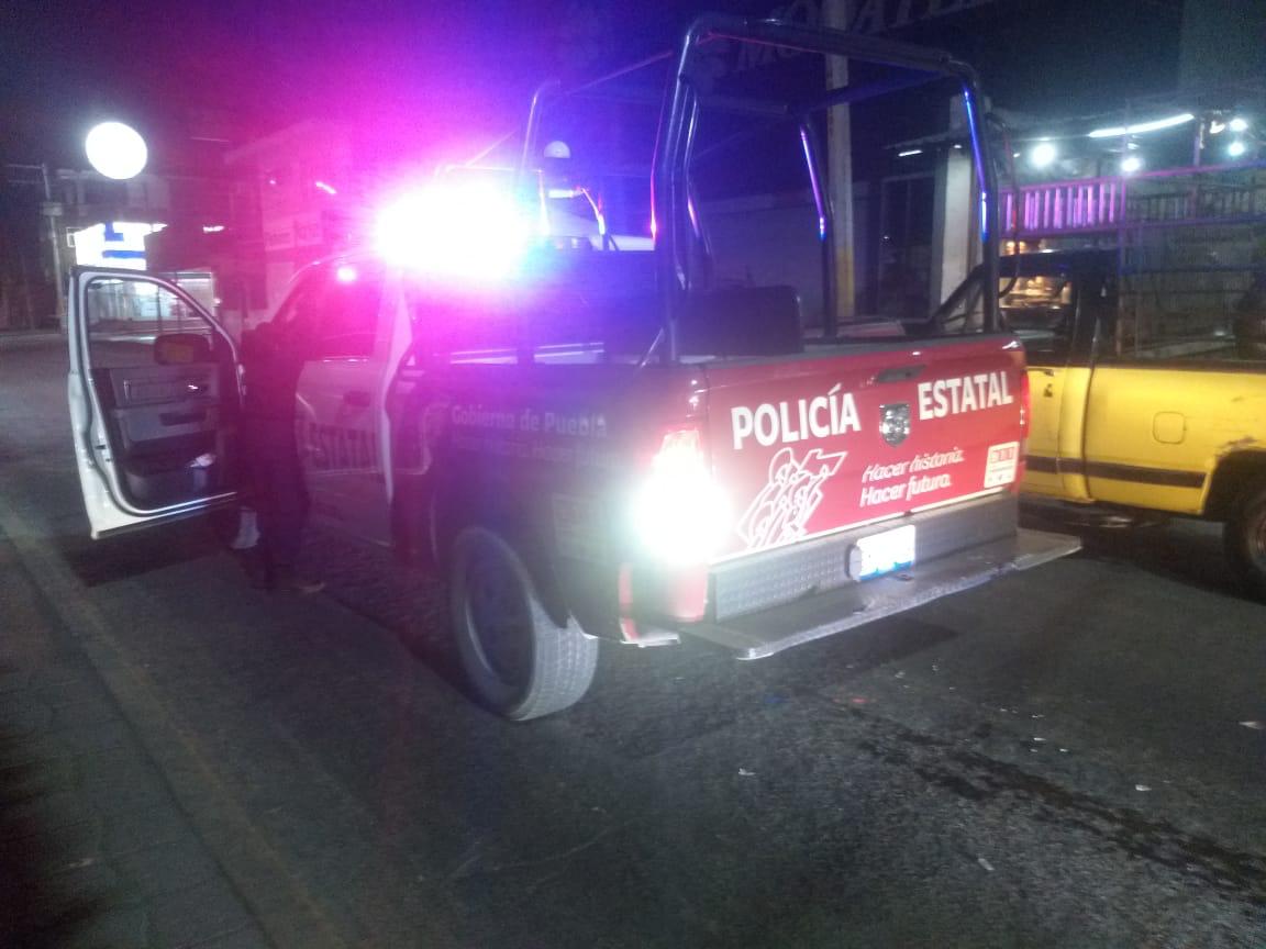 Patrulla de la policía estatal y taxi chocan en Tecamachalco 