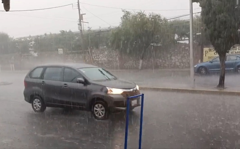 VIDEOS Saca la lancha: lluvia y granizo inundan calles en Puebla 