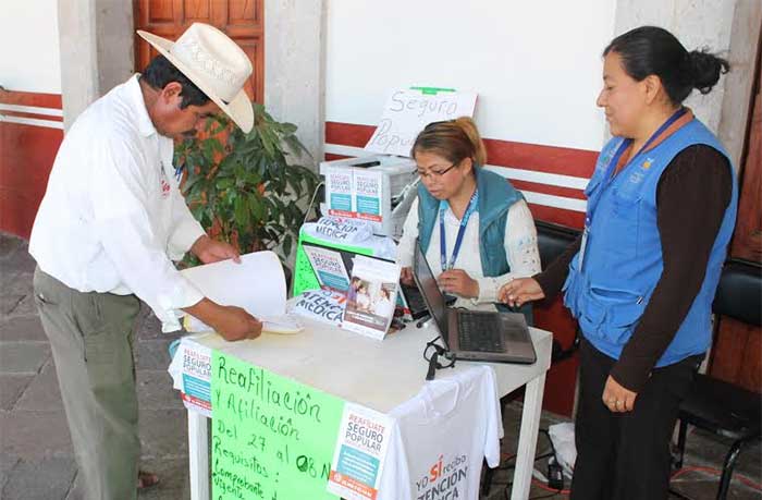 Llaman a renovar pólizas del Seguro Popular en Zacapoaxtla