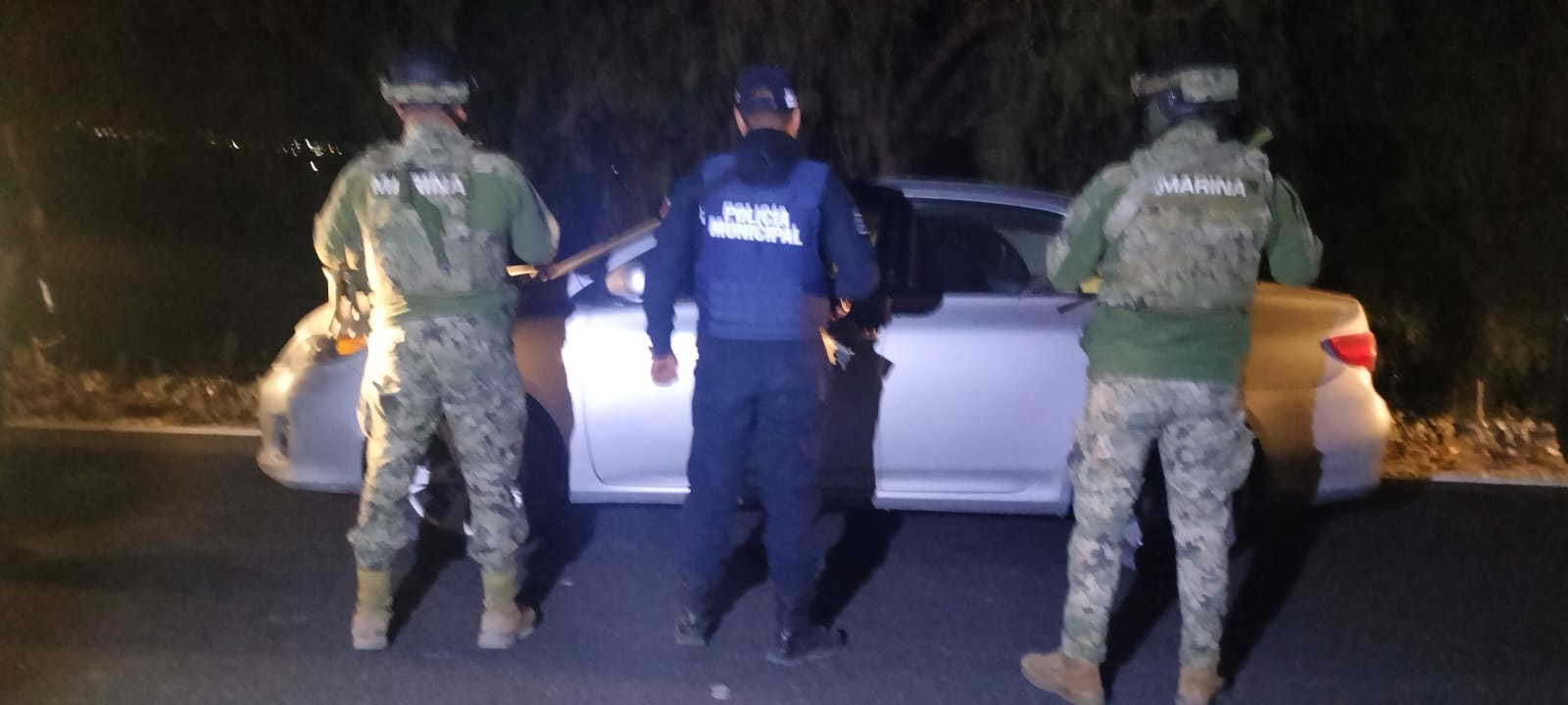 En aparente abandono localizan auto con reporte de robo en Tecamachalco