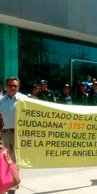 Con manifestación reciben a Rafael Moreno Valle en Tehuacán