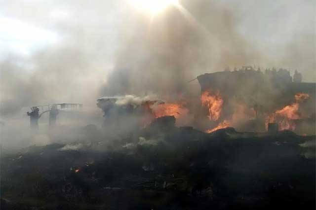 Incendio arrasa con 60 toneladas de reciclables en Ocotlán