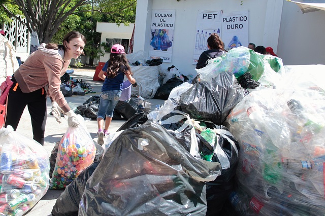 Puebla prohíbe bolsas de plástico y popotes, permitirán unicel