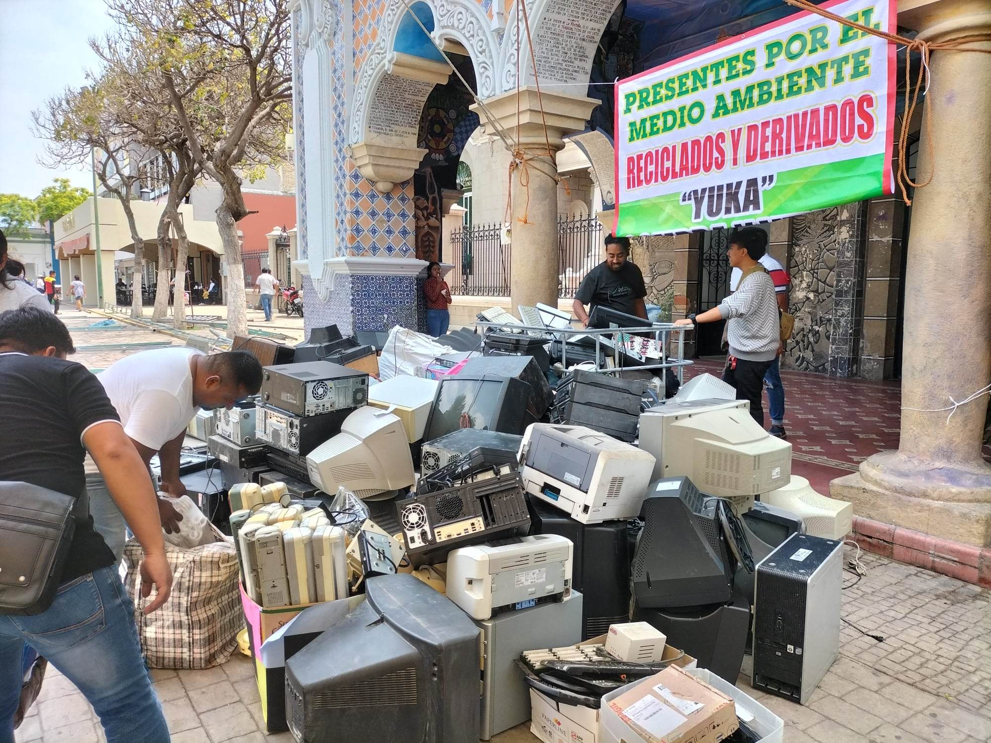 Juntan 6 toneladas de desechos electrónicos en reciclatrón en Tehuacán 