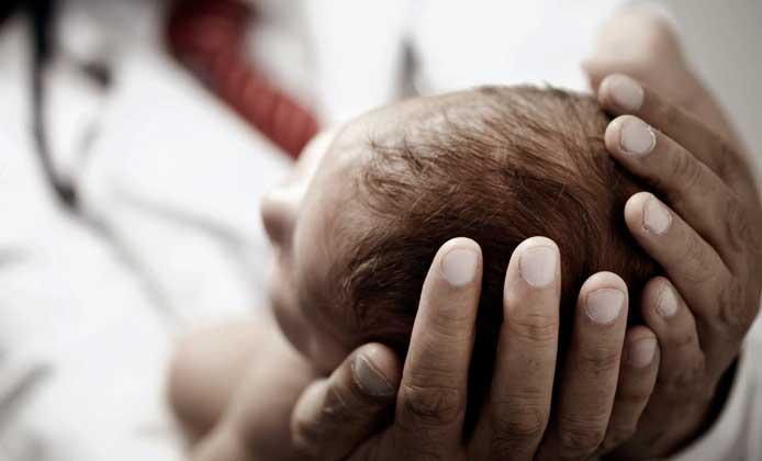 Internan a bebé maltratado por sus padres en hospital de Huauchinango