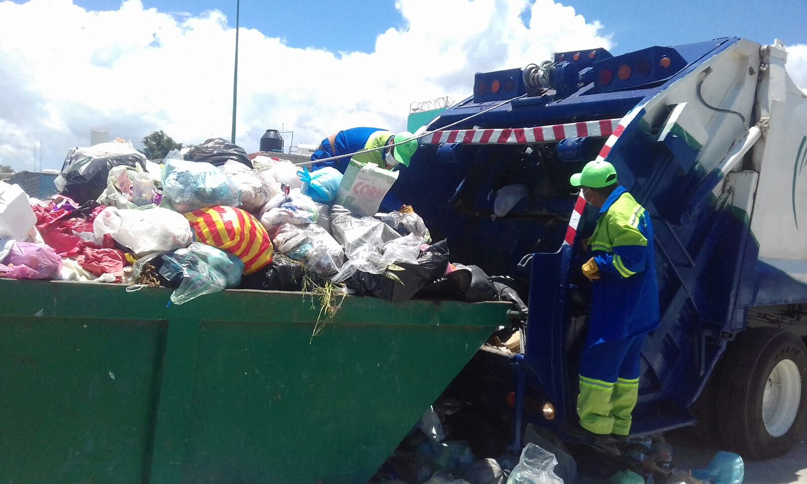 Olimpia levanta más de 600 toneladas de basura en calles de Tehuacán