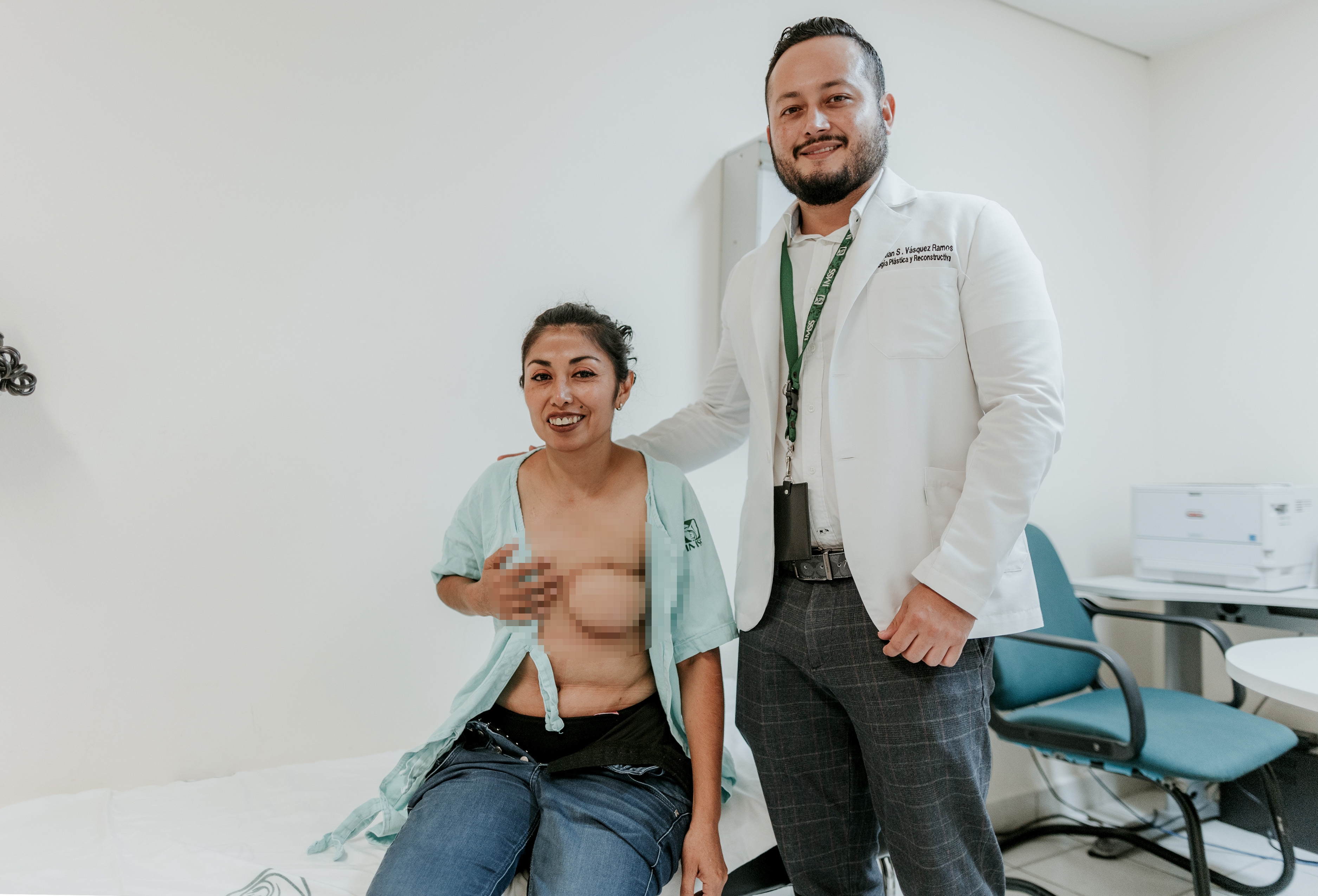 Reconstruyen médicos del IMSS seno a sobreviviente de cáncer