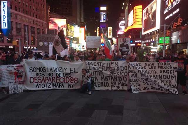 Recriminan a RMV sobre Ley Bala durante manifestación en NY