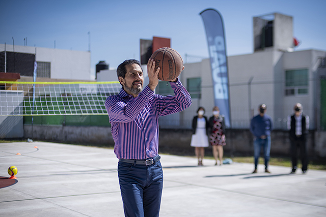 Esparza Ortiz inaugura cancha de usos múltiples del Bachillerato Internacional 5 de Mayo