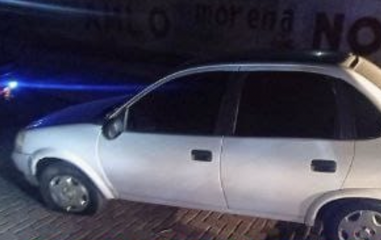 Ladrones abandonan auto robado ante operativo en Acatzingo 