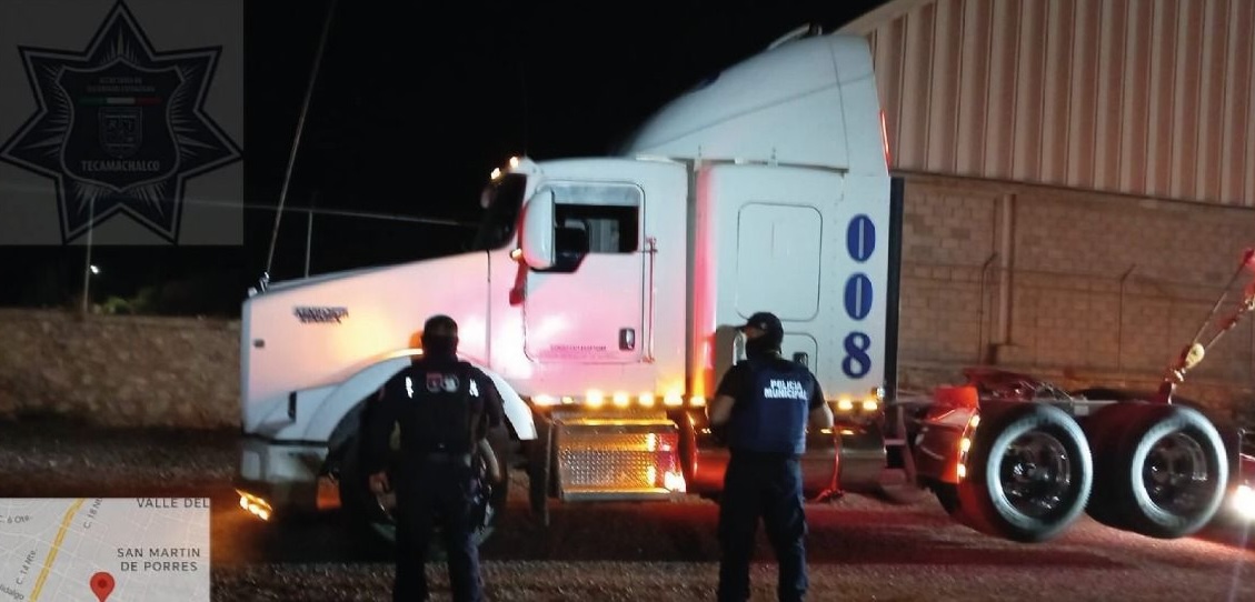 Ladrones abandonan tractocamión ante presencia de la Marina y policías de Tecamachalco