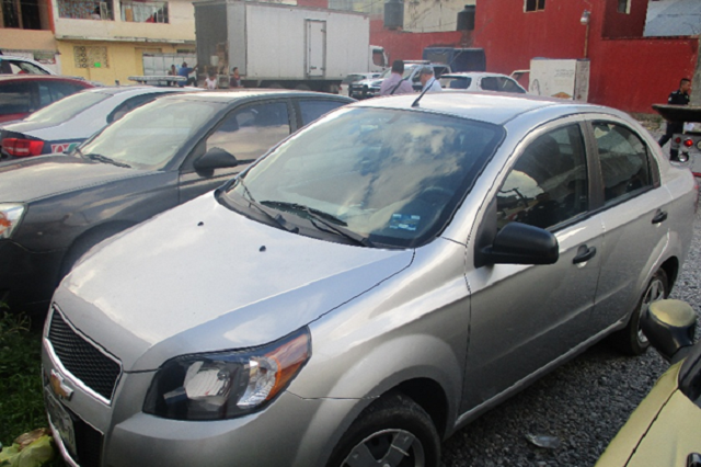 Auto robado en Xicotepec es hallado en estacionamiento de Huauchinango