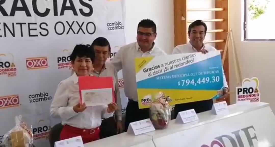Recibe DIF Tehuacán donación de 800 mil pesos del redondeo de OXXO 