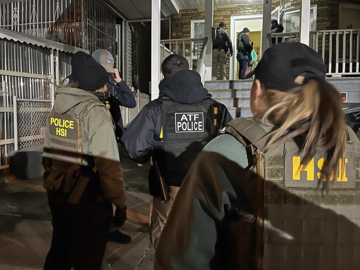Armenta enviará abogados para apoyo legal a migrantes en Estados Unidos