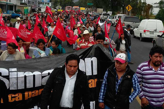 Marcha Antorcha y exige salida de alcalde de Ocoyucan
