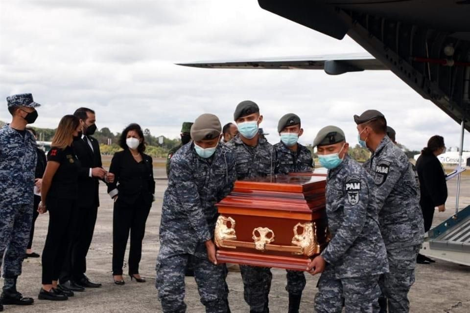 Repatrían a Guatemala cuerpos de  los 19 migrantes muertos en accidente en Chiapas