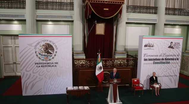 La reforma que AMLO firmó y que permite meter a cualquiera a la cárcel