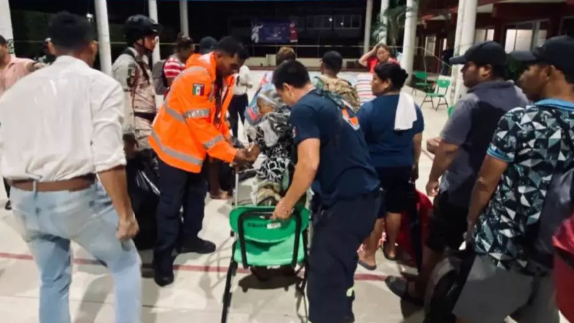 Por paso del huracán Erick, refugios en Guerrero reciben a 1,300 personas 