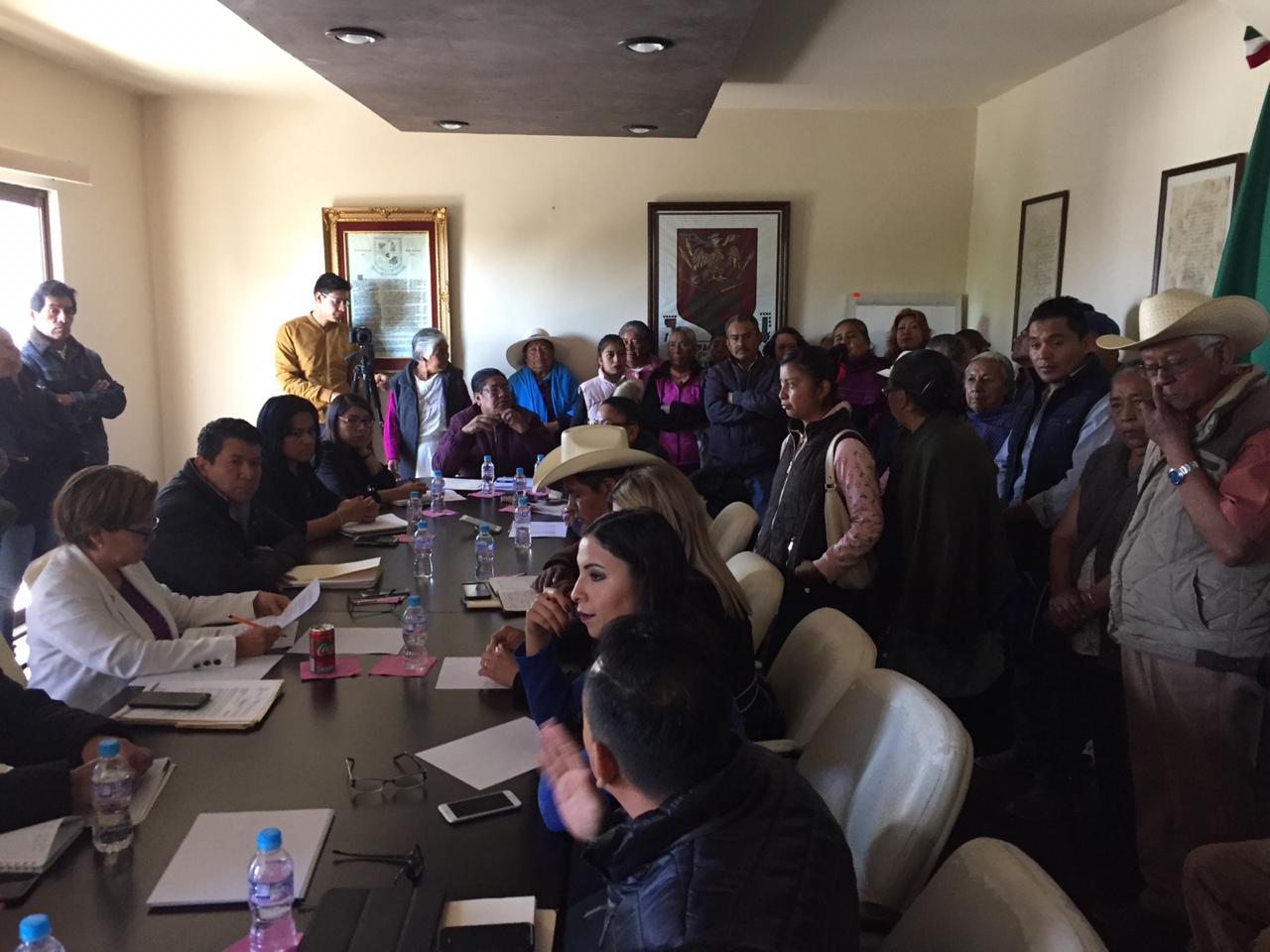 Regidores y alcaldesa se acusan de malos manejos en Tecamachalco