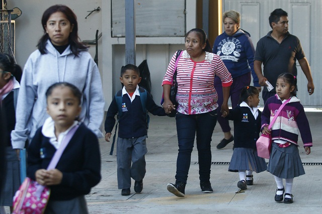 Regresarán a clases un millón 677 mil niños en Puebla