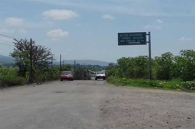 Acusa edil de Chietla que Estado ignora petición para rehabilitar carretera