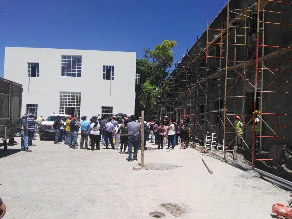 Cuestionan seguridad del nuevo edificio de gobierno en Tehuacán