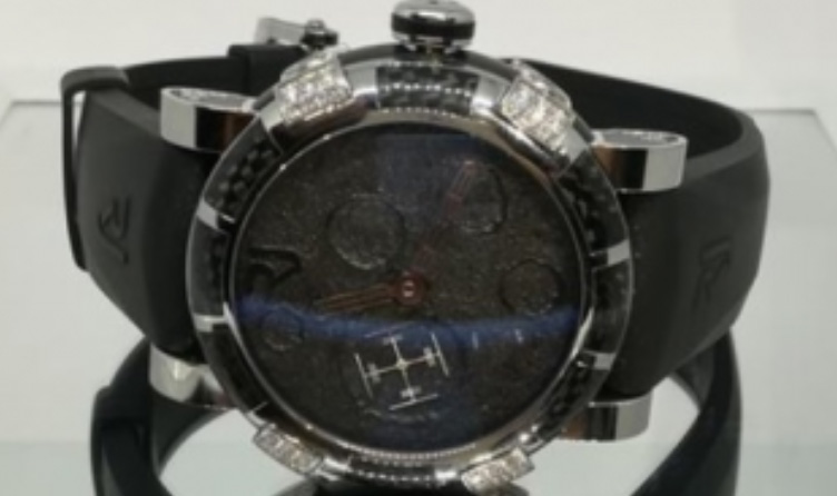 Venden  en 180 mil pesos reloj hecho con metal del Titanic