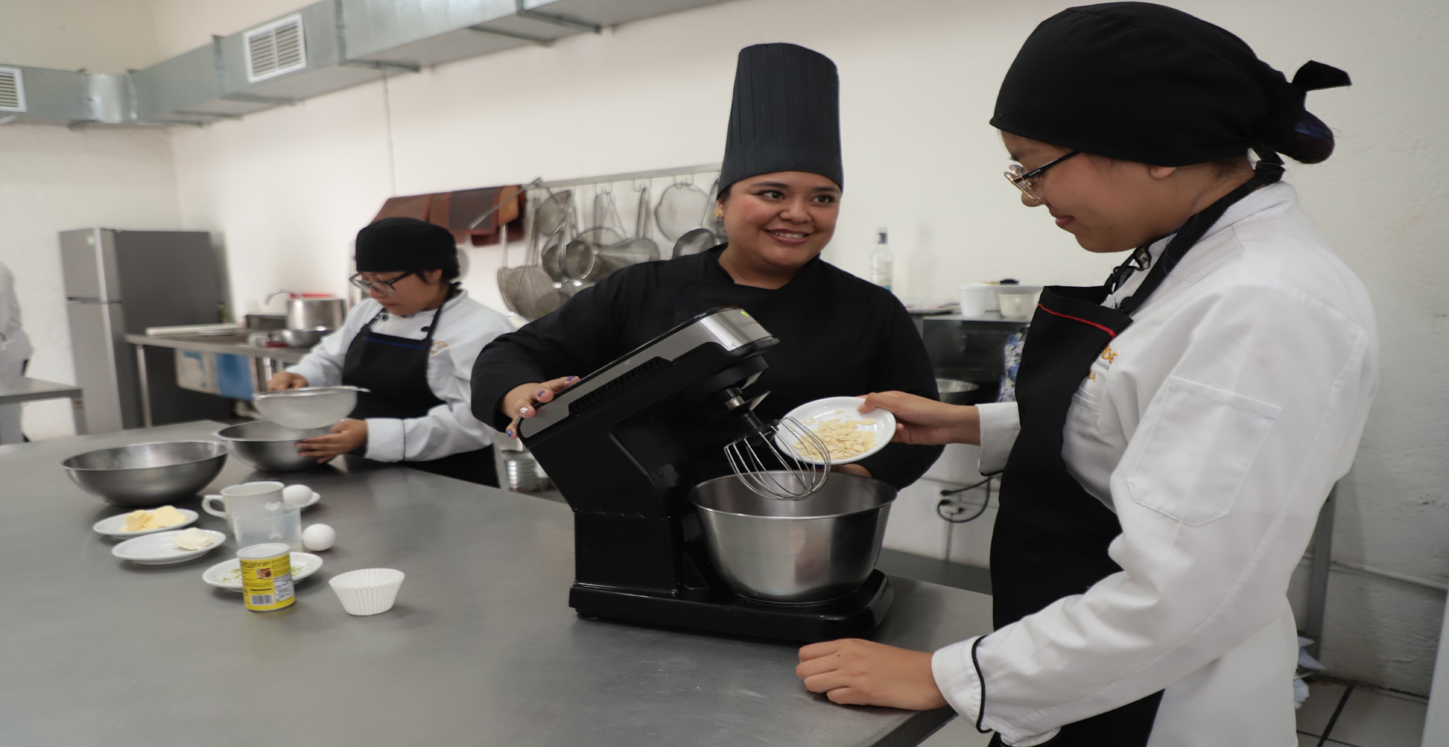 Ofrece SEDIF oferta educativa en Gastronomía, Diseño de Modas y Estilismo