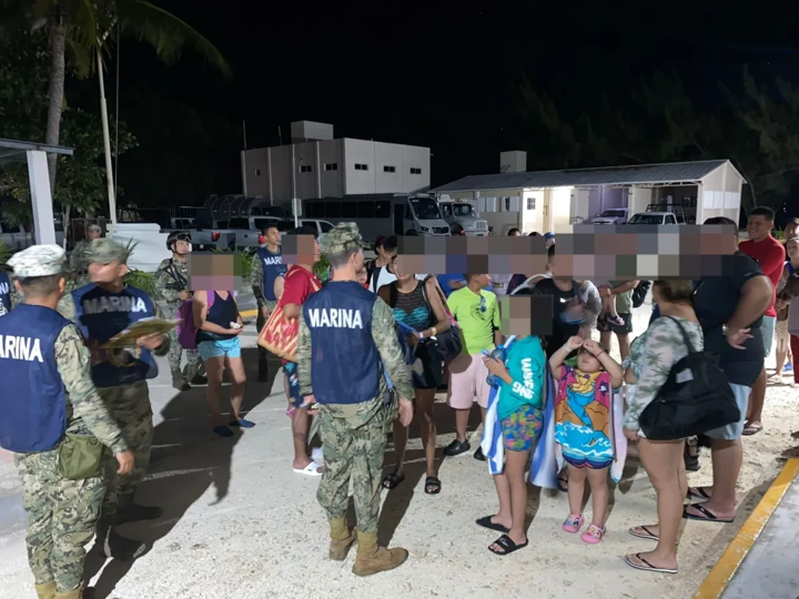 Son rescatados 38 turistas a la deriva en Quintana Roo